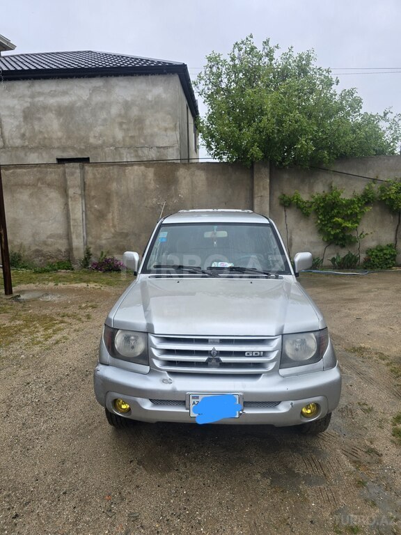 Mitsubishi Pajero io
