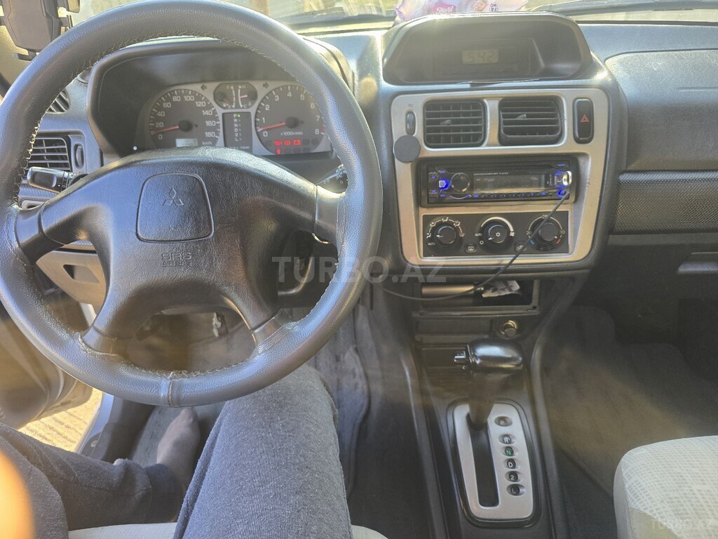 Mitsubishi Pajero io