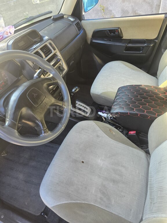 Mitsubishi Pajero io