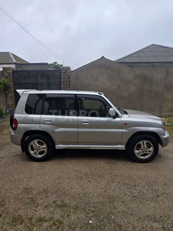 Mitsubishi Pajero io
