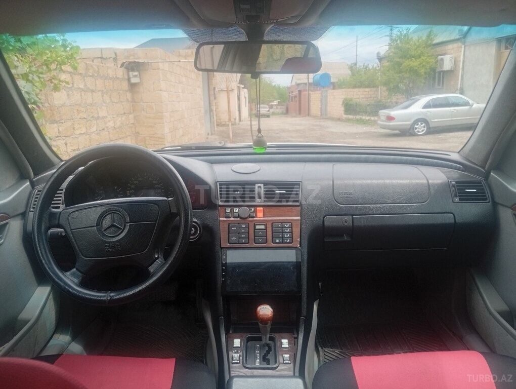 Mercedes C 200