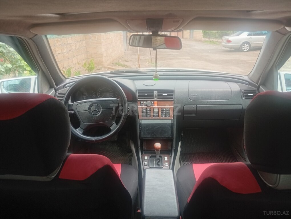 Mercedes C 200