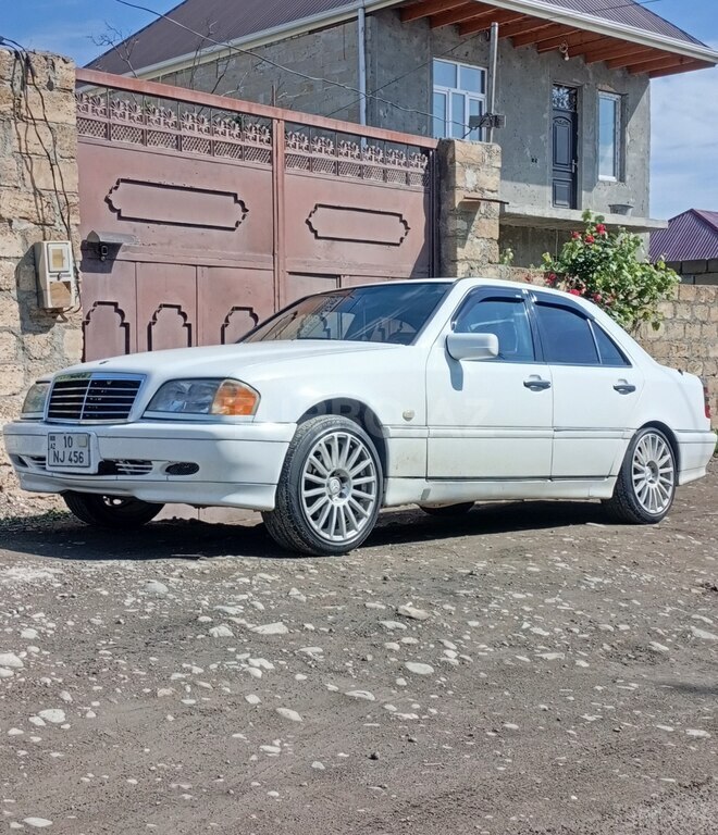 Mercedes C 200