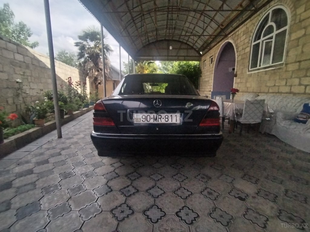 Mercedes C 200