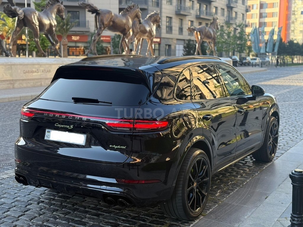 Porsche Cayenne Turbo S E-Hybrid