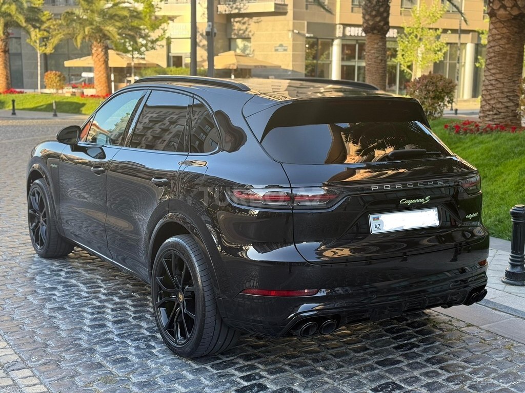 Porsche Cayenne Turbo S E-Hybrid