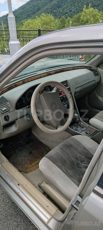 Mercedes C 230