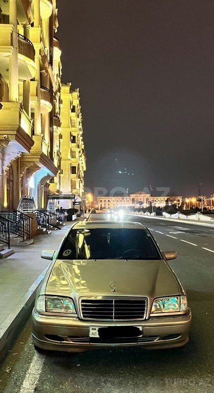 Mercedes C 200