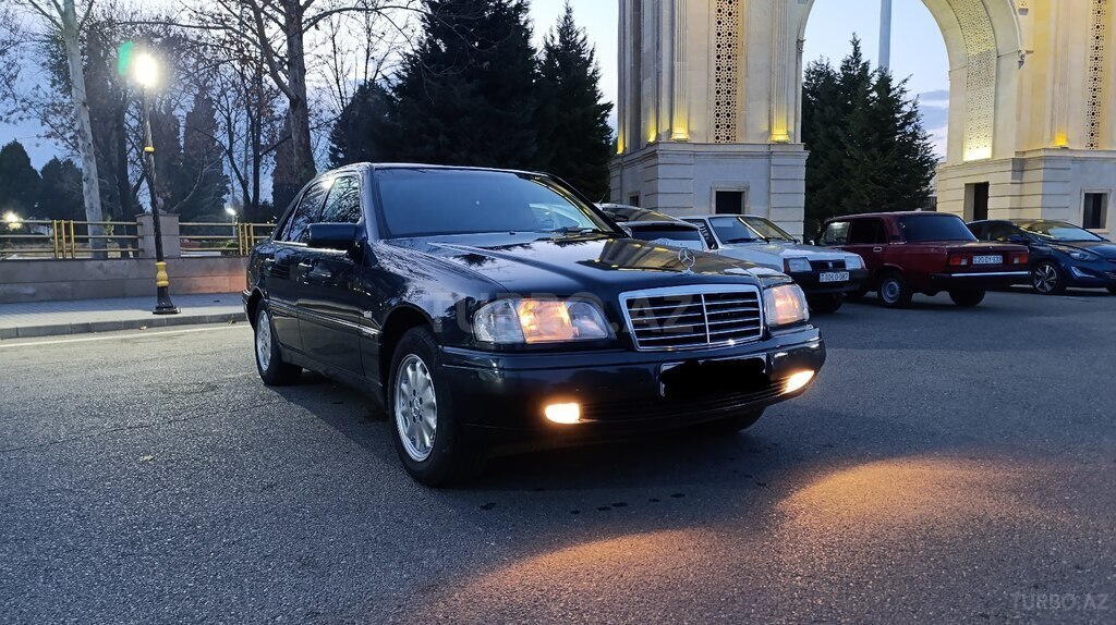 Mercedes C 180
