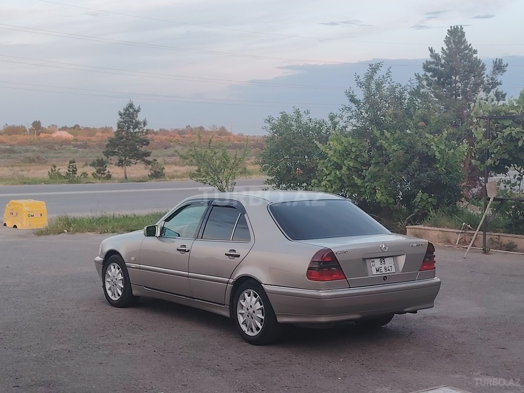 Mercedes C 230