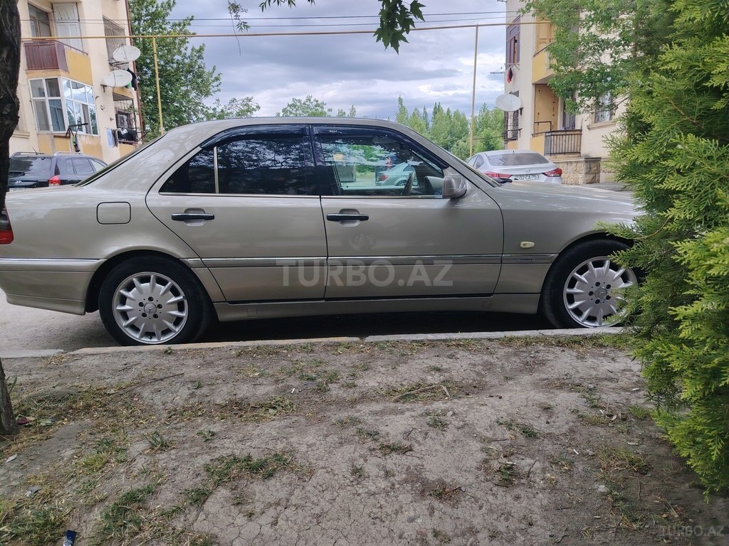 Mercedes C 230
