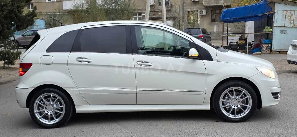 Mercedes B 180