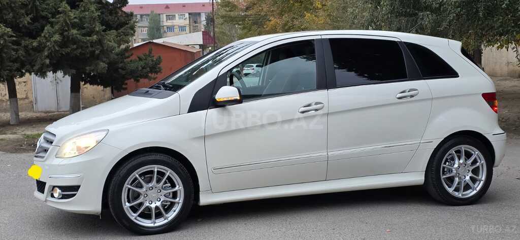 Mercedes B 180