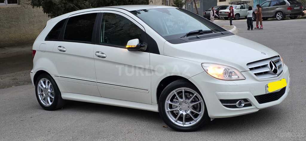 Mercedes B 180