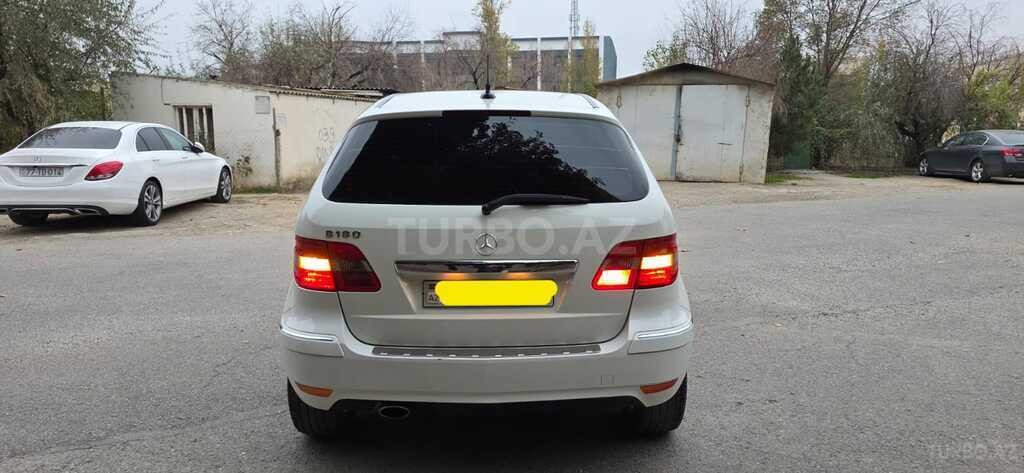 Mercedes B 180