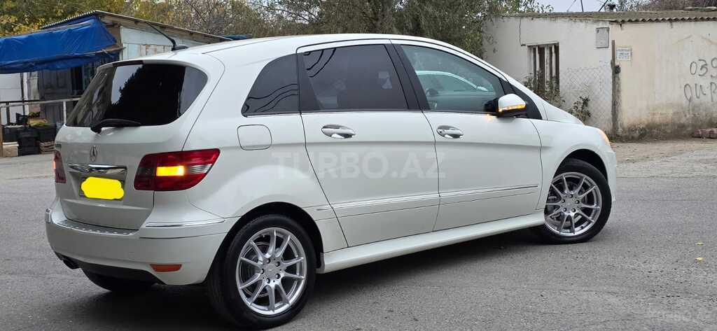 Mercedes B 180
