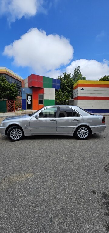 Mercedes C 200