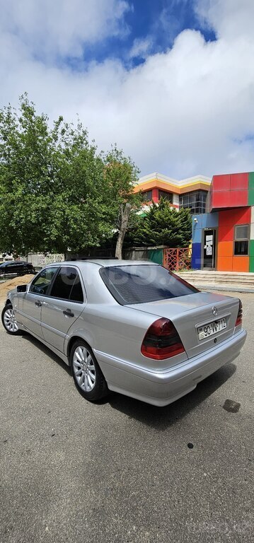 Mercedes C 200