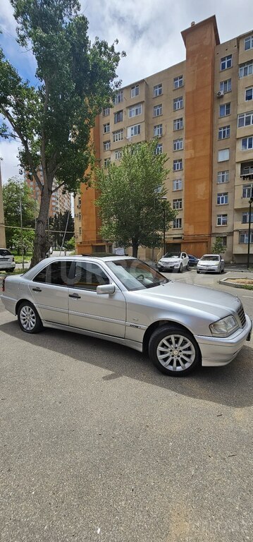 Mercedes C 200