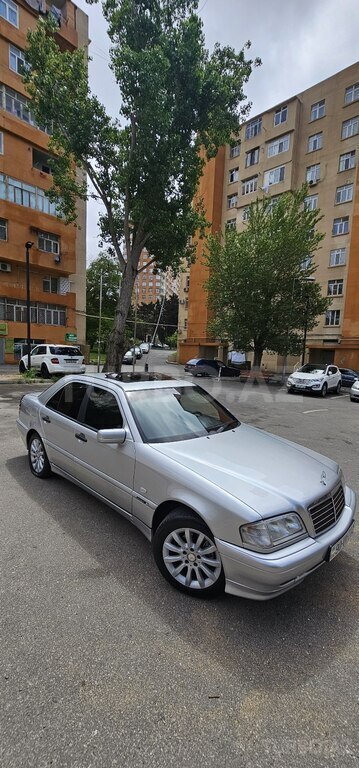 Mercedes C 200