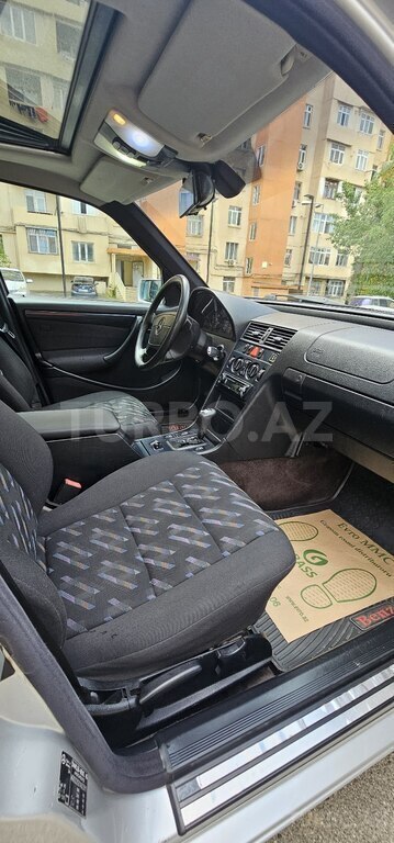 Mercedes C 200