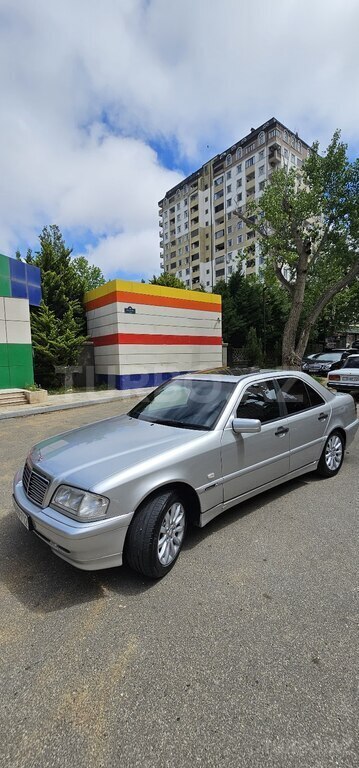 Mercedes C 200