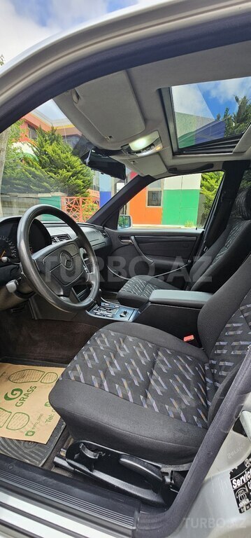 Mercedes C 200