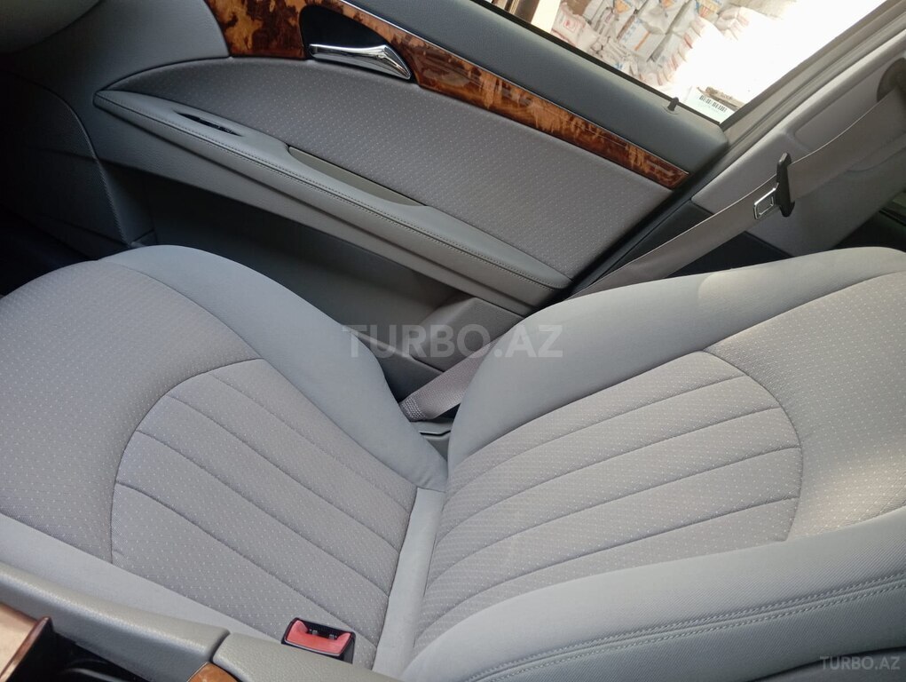 Mercedes E 220
