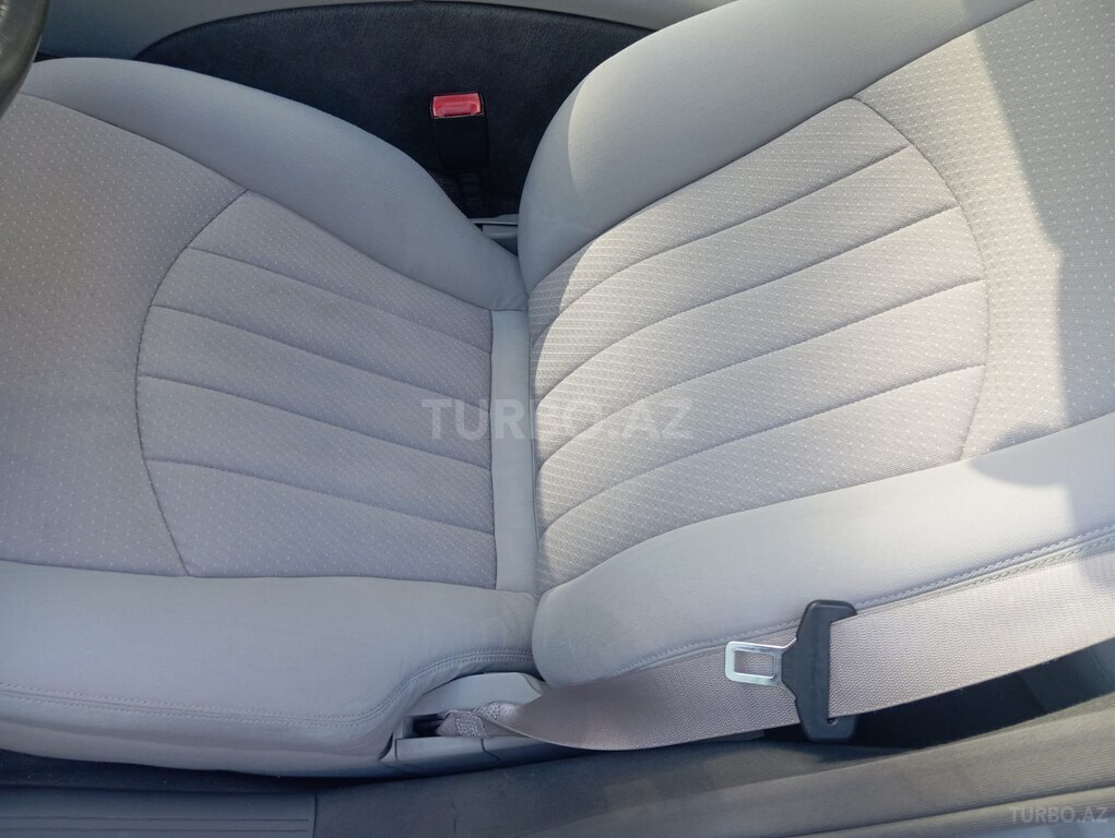 Mercedes E 220