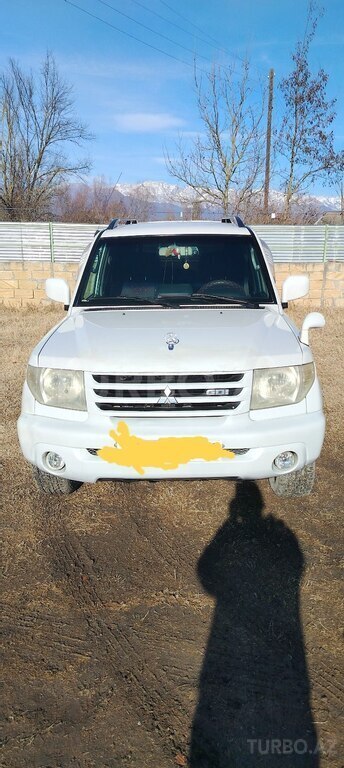 Mitsubishi Pajero io