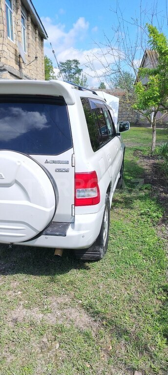 Mitsubishi Pajero io
