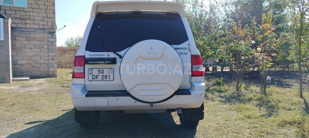 Mitsubishi Pajero io