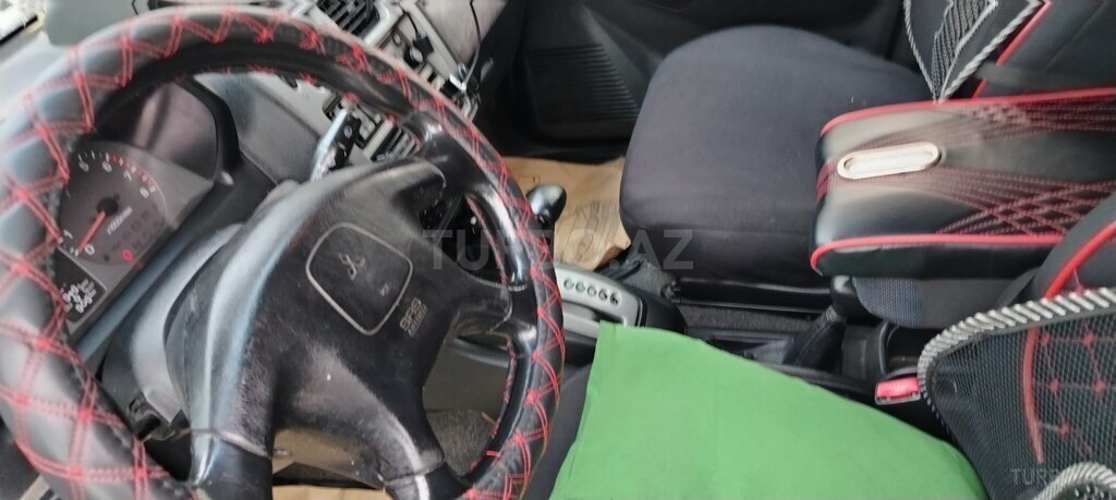 Mitsubishi Pajero io