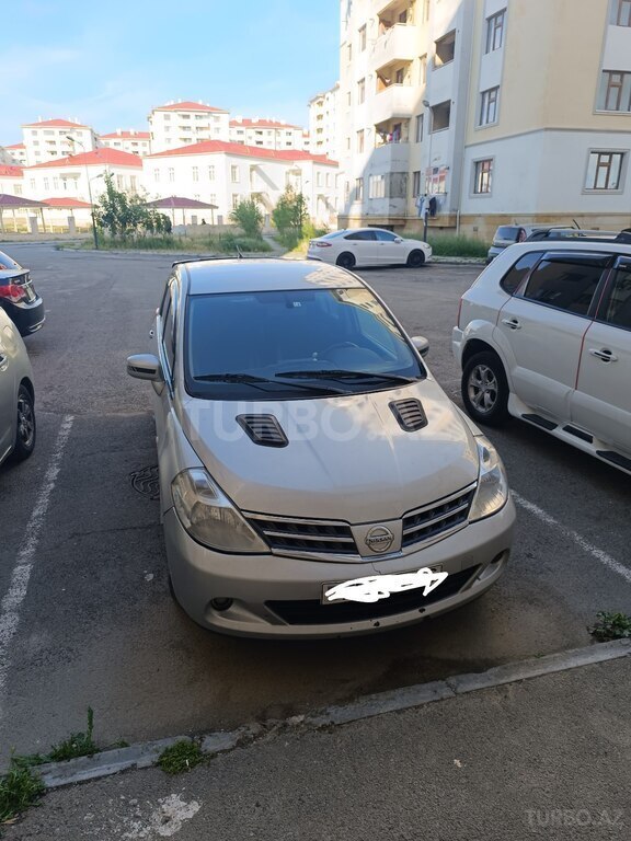 Nissan Tiida