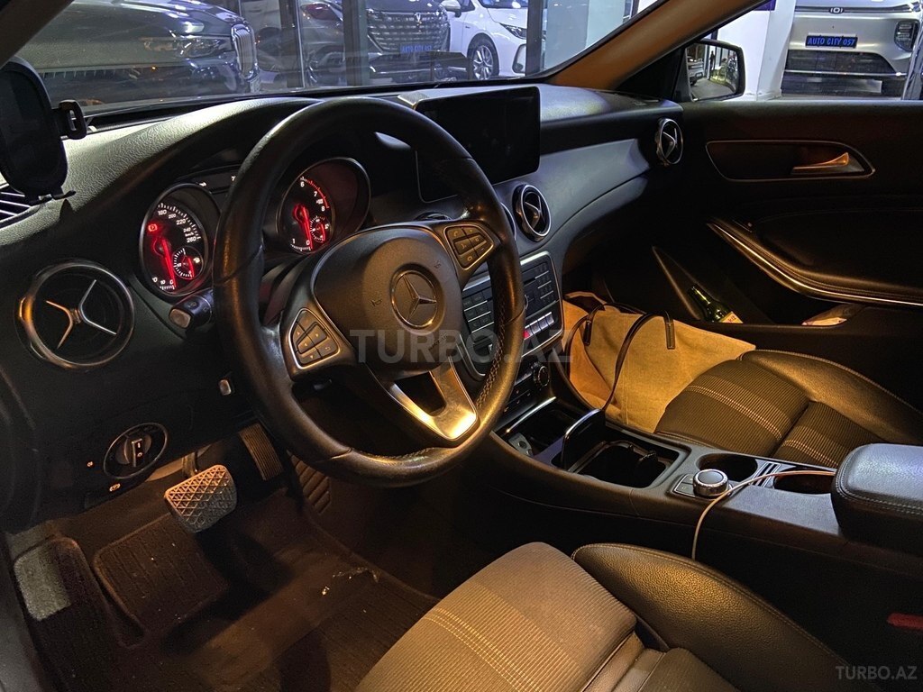 Mercedes GLA 200