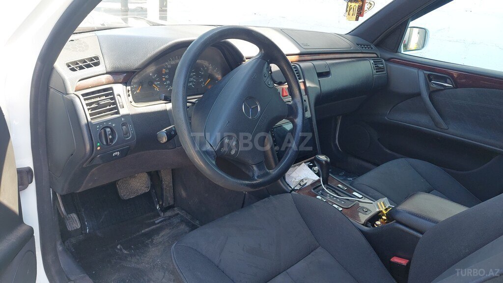 Mercedes C 230
