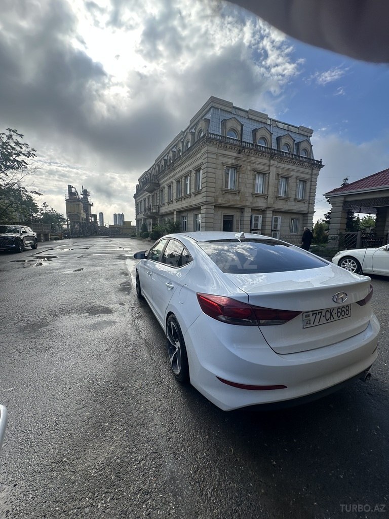 Hyundai Elantra