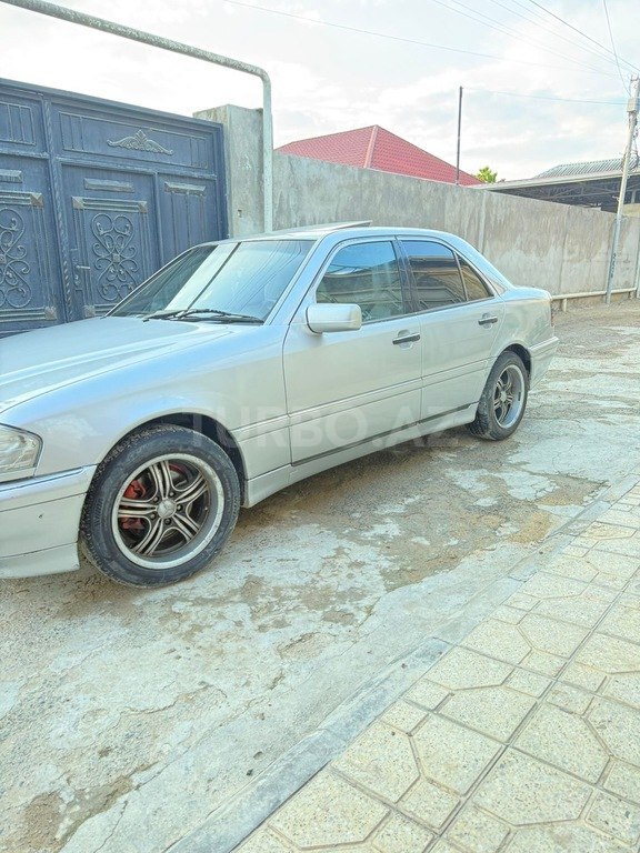 Mercedes C 200