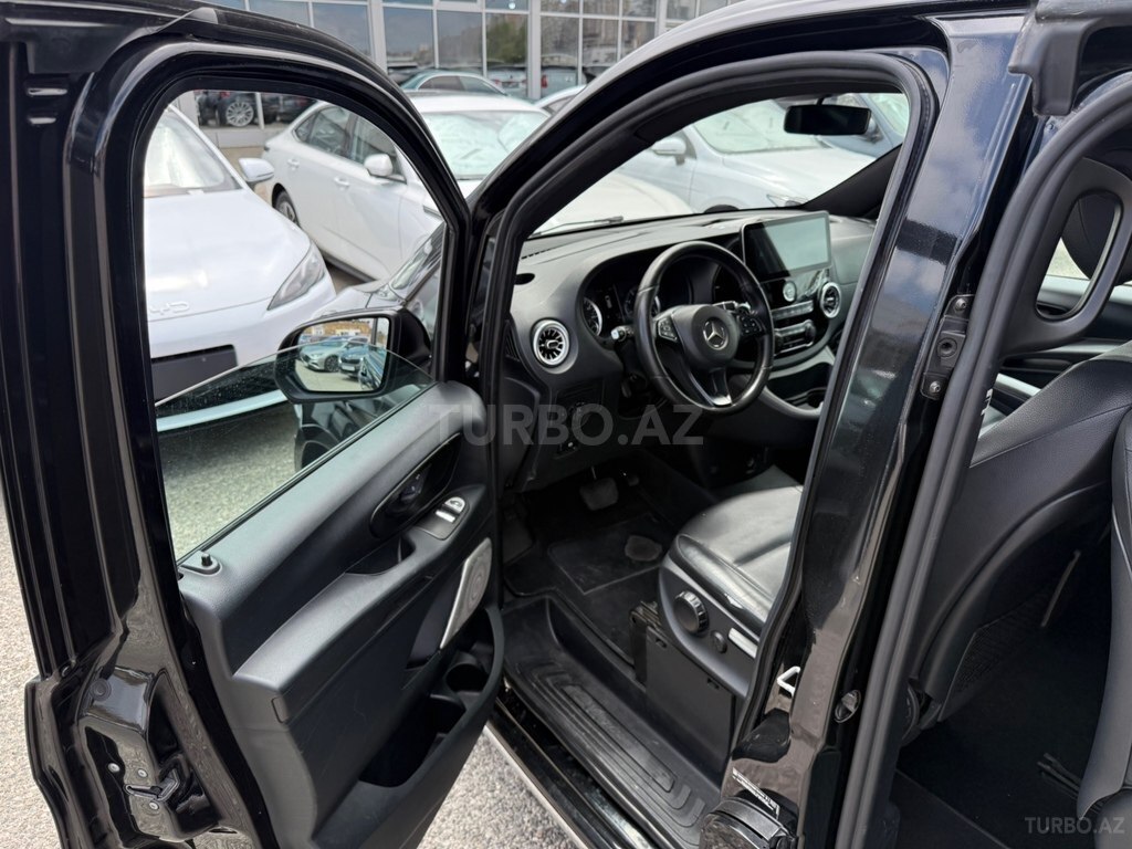 Mercedes Vito 121