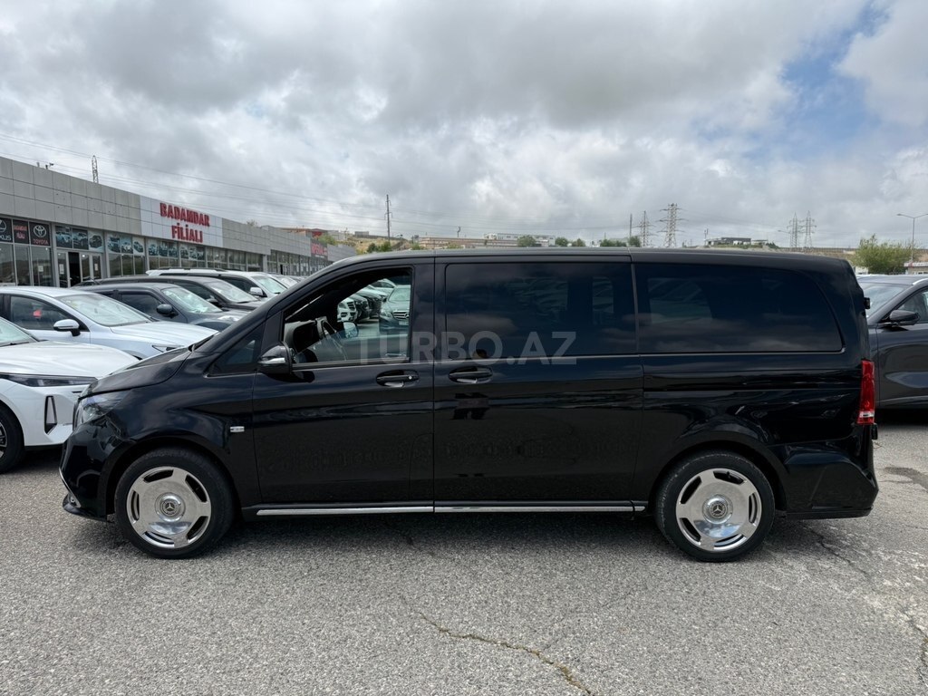 Mercedes Vito 121