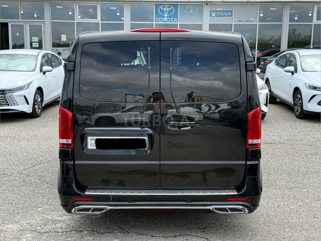 Mercedes Vito 121