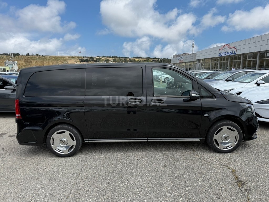 Mercedes Vito 121