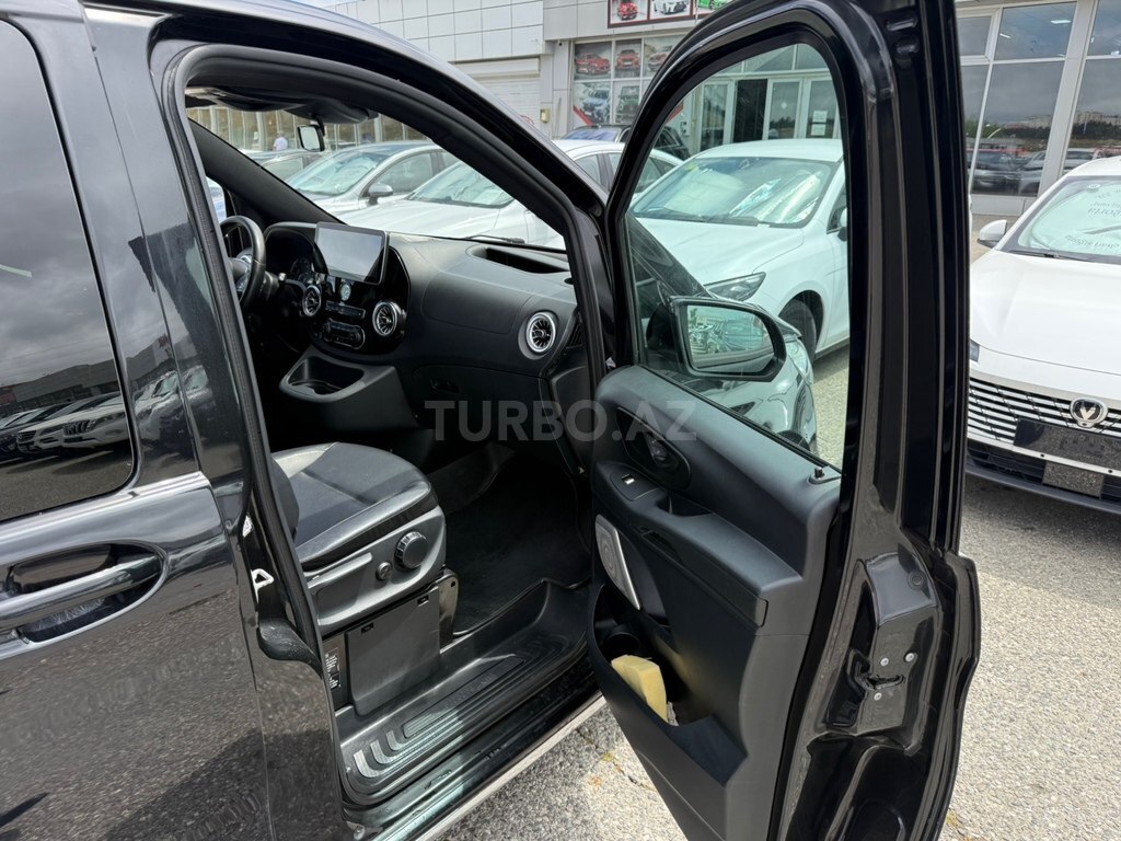 Mercedes Vito 121