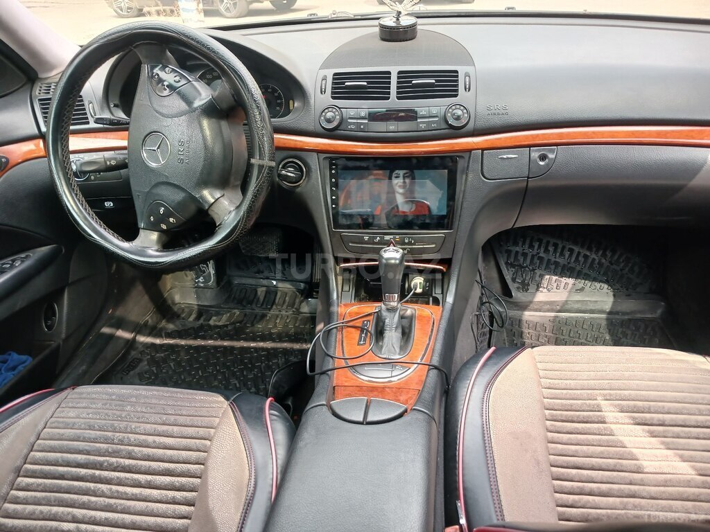 Mercedes E 220