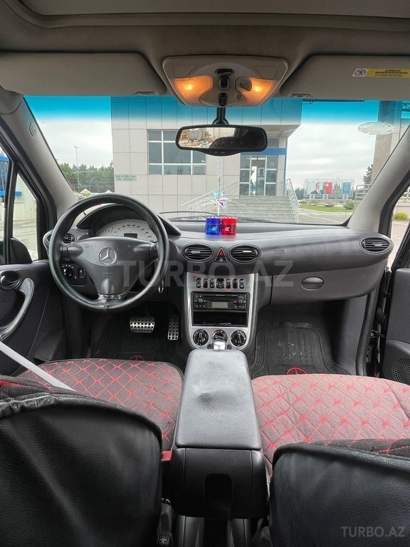 Mercedes A 210