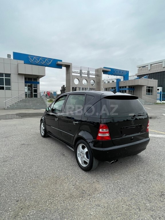 Mercedes A 210