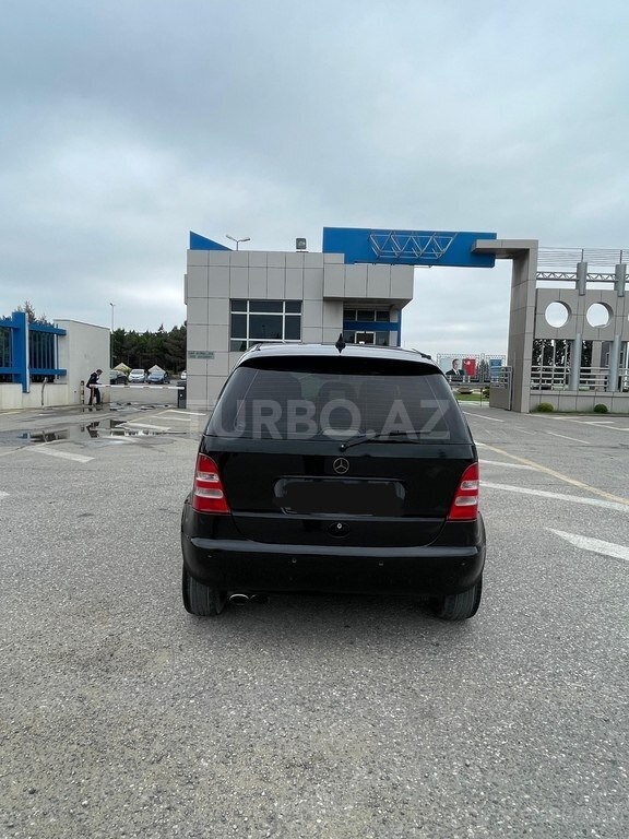 Mercedes A 210