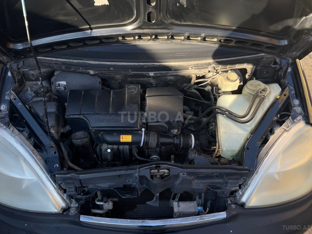 Mercedes A 210