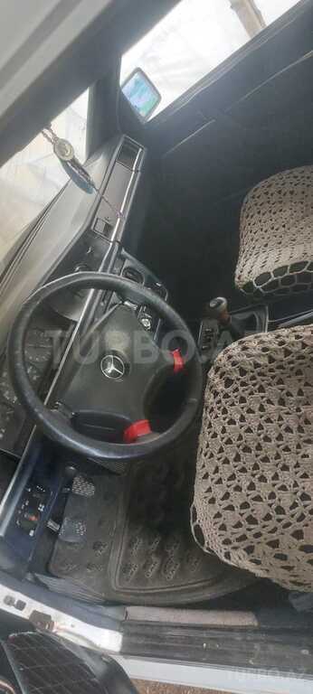 Mercedes 190