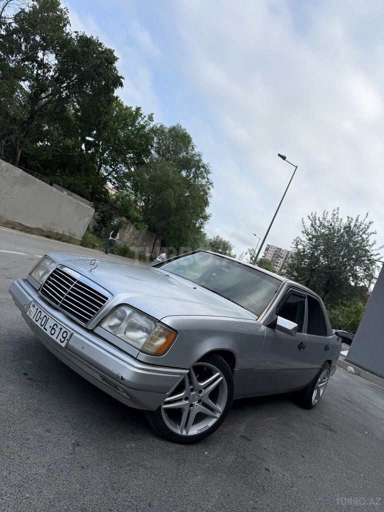 Mercedes 220 E